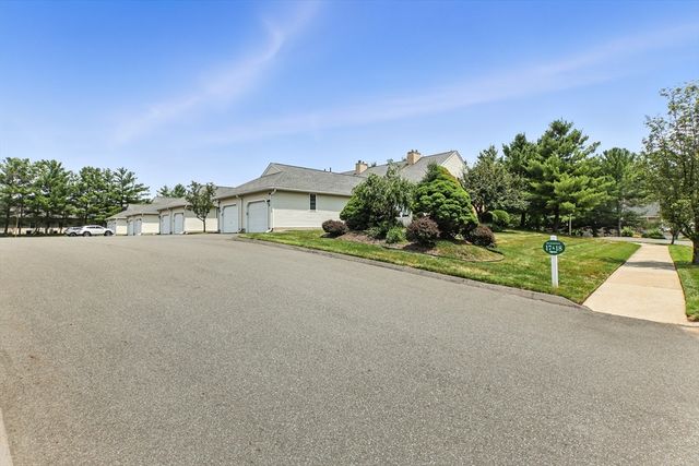 17 Castle Hill Rd G, Agawam, MA 01001