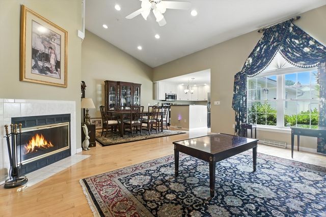 17 Castle Hill Rd G, Agawam, MA 01001