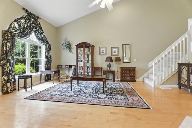 17 Castle Hill Rd G, Agawam, MA 01001