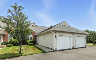 17 Castle Hill Rd G, Agawam, MA 01001