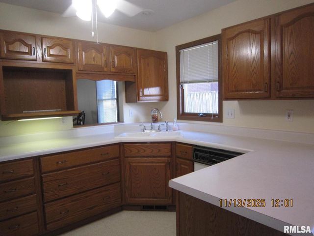 2608 38TH Street, Moline, IL 61265