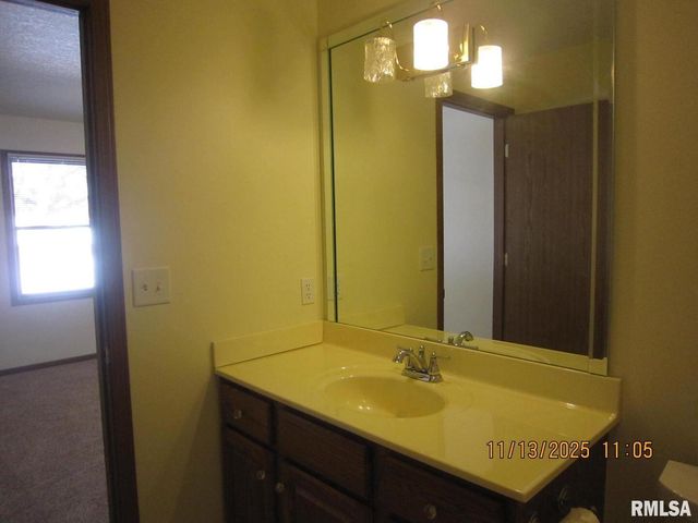 2608 38TH Street, Moline, IL 61265