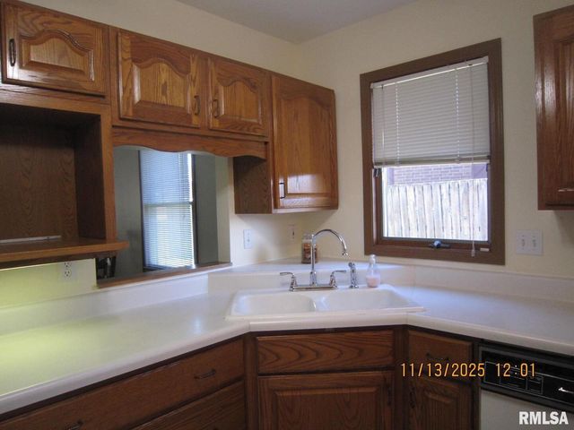 2608 38TH Street, Moline, IL 61265