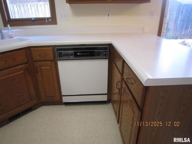 2608 38TH Street, Moline, IL 61265