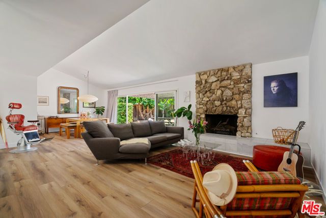 22429 Bessemer Street, Woodland Hills (los Angeles), CA 91367