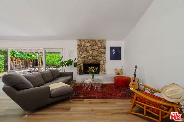 22429 Bessemer Street, Woodland Hills (los Angeles), CA 91367