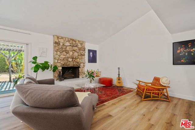 22429 Bessemer Street, Woodland Hills (los Angeles), CA 91367