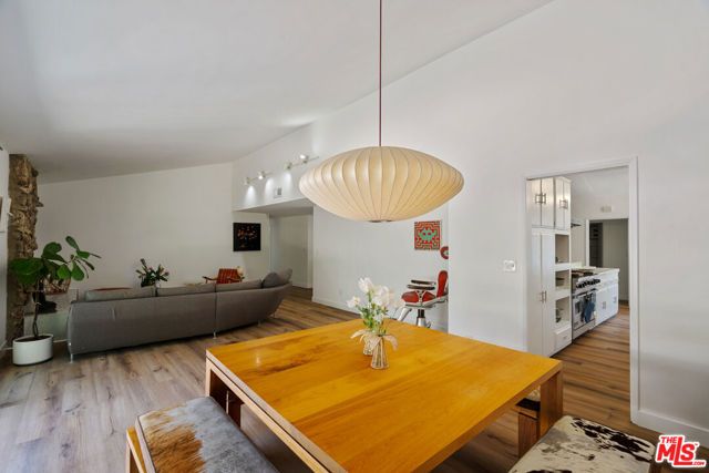 22429 Bessemer Street, Woodland Hills (los Angeles), CA 91367