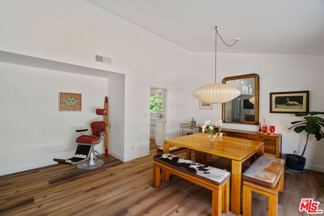 22429 Bessemer Street, Woodland Hills (los Angeles), CA 91367