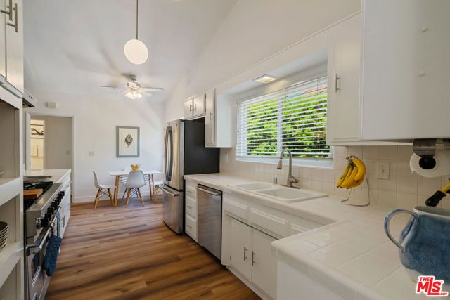 22429 Bessemer Street, Woodland Hills (los Angeles), CA 91367