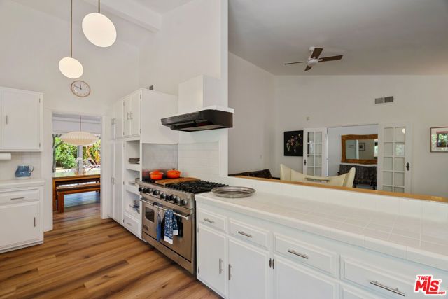 22429 Bessemer Street, Woodland Hills (los Angeles), CA 91367