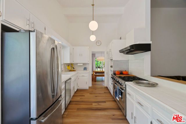 22429 Bessemer Street, Woodland Hills (los Angeles), CA 91367