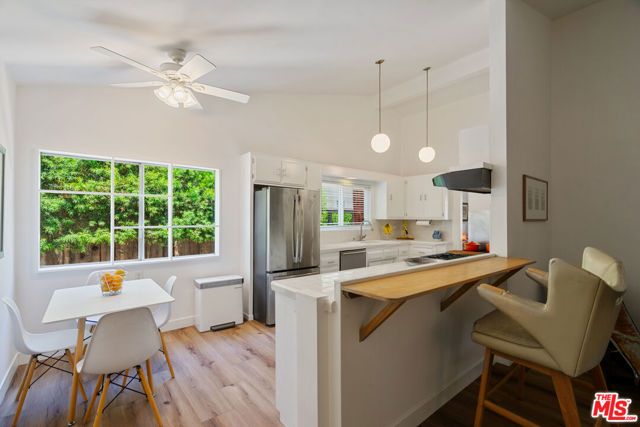 22429 Bessemer Street, Woodland Hills (los Angeles), CA 91367