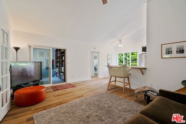 22429 Bessemer Street, Woodland Hills (los Angeles), CA 91367