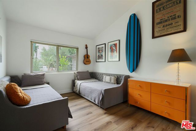 22429 Bessemer Street, Woodland Hills (los Angeles), CA 91367