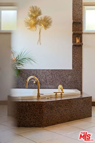 22429 Bessemer Street, Woodland Hills (los Angeles), CA 91367