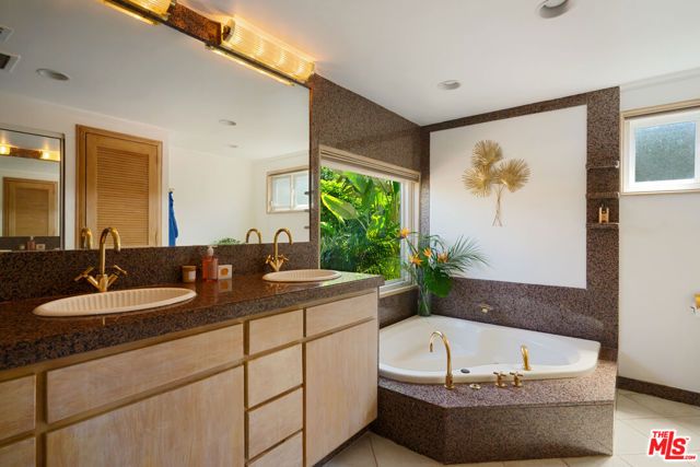 22429 Bessemer Street, Woodland Hills (los Angeles), CA 91367