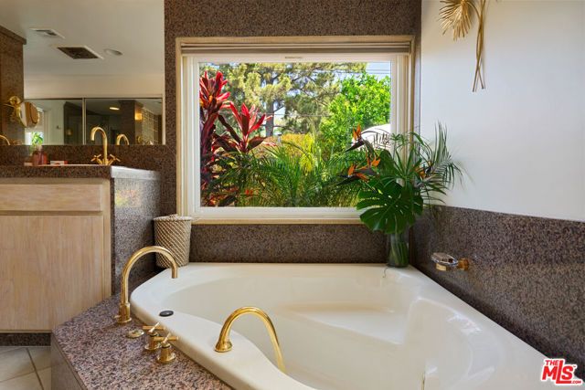 22429 Bessemer Street, Woodland Hills (los Angeles), CA 91367