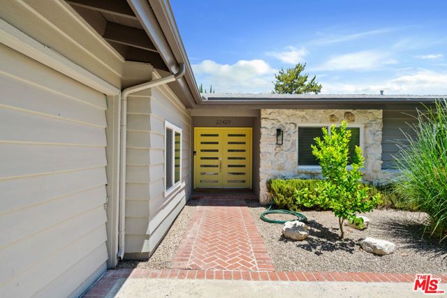 22429 Bessemer Street, Woodland Hills (los Angeles), CA 91367