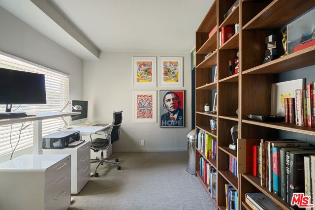 22429 Bessemer Street, Woodland Hills (los Angeles), CA 91367