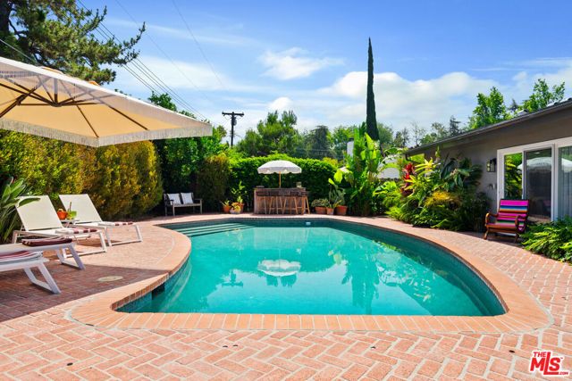 22429 Bessemer Street, Woodland Hills (los Angeles), CA 91367