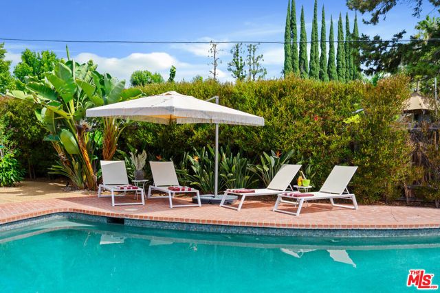 22429 Bessemer Street, Woodland Hills (los Angeles), CA 91367