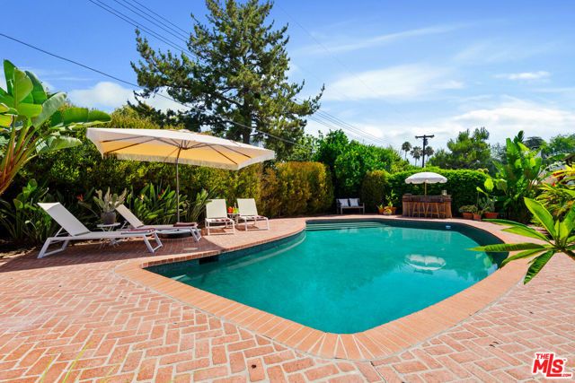 22429 Bessemer Street, Woodland Hills (los Angeles), CA 91367