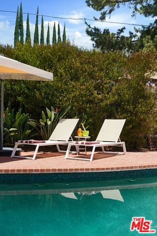 22429 Bessemer Street, Woodland Hills (los Angeles), CA 91367
