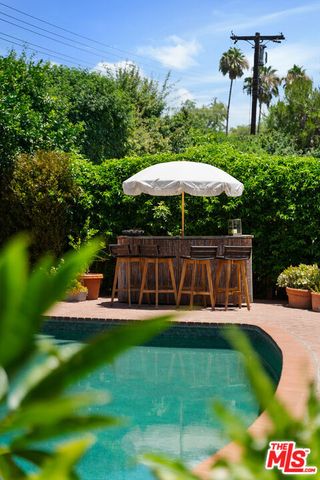 22429 Bessemer Street, Woodland Hills (los Angeles), CA 91367