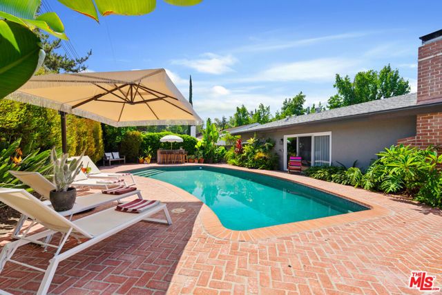22429 Bessemer Street, Woodland Hills (los Angeles), CA 91367
