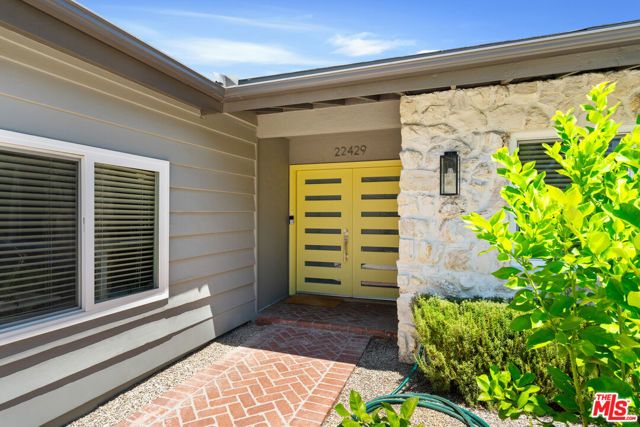22429 Bessemer Street, Woodland Hills (los Angeles), CA 91367