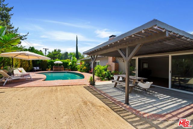 22429 Bessemer Street, Woodland Hills (los Angeles), CA 91367