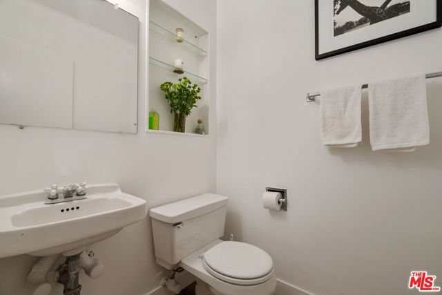 22429 Bessemer Street, Woodland Hills (los Angeles), CA 91367
