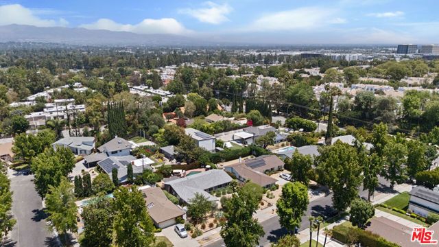 22429 Bessemer Street, Woodland Hills (los Angeles), CA 91367