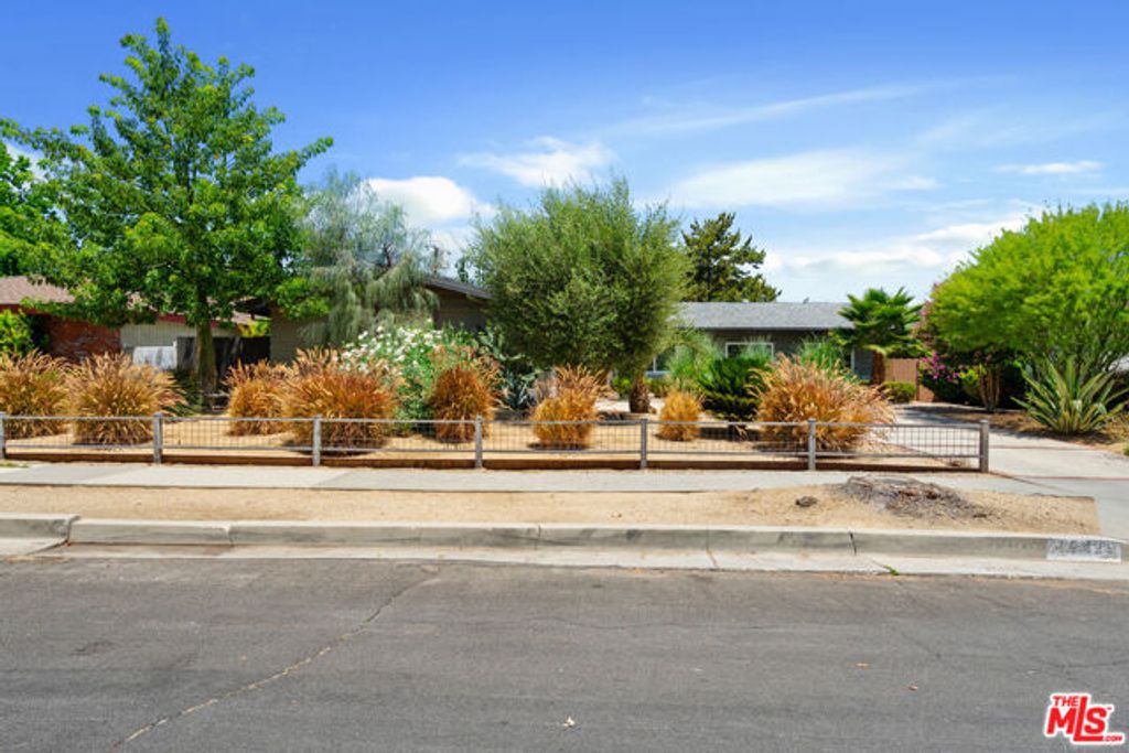 22429 Bessemer Street, Woodland Hills (los Angeles), CA 91367