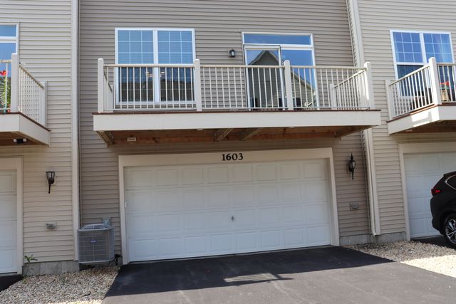 1603 Deer Pointe Drive, South Elgin, IL 60177