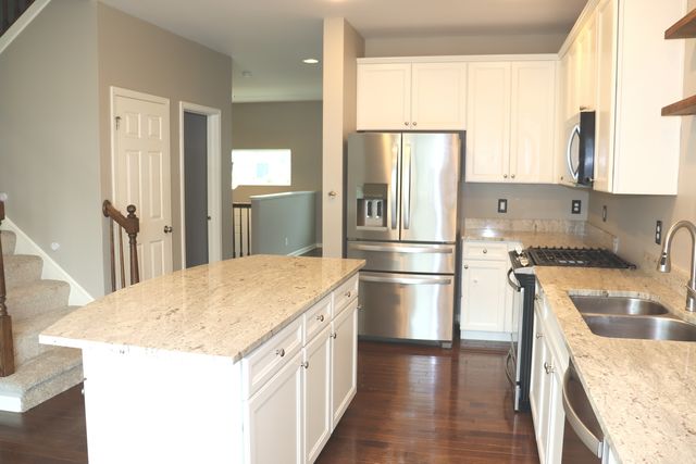 1603 Deer Pointe Drive, South Elgin, IL 60177