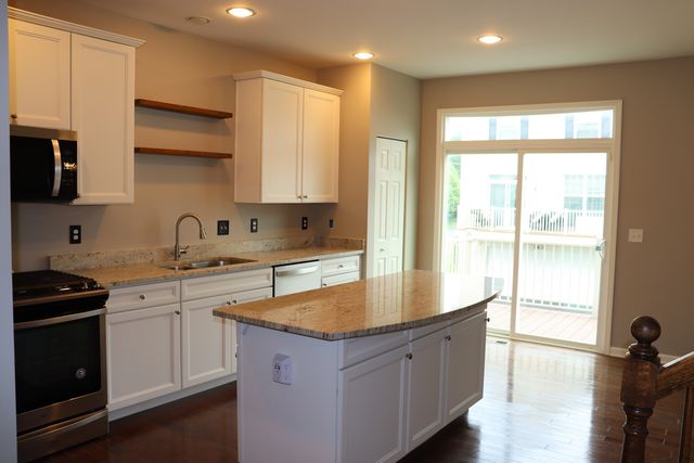 1603 Deer Pointe Drive, South Elgin, IL 60177