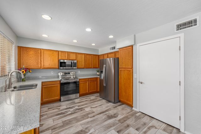 11234 W ALMERIA Road, Avondale, AZ 85392