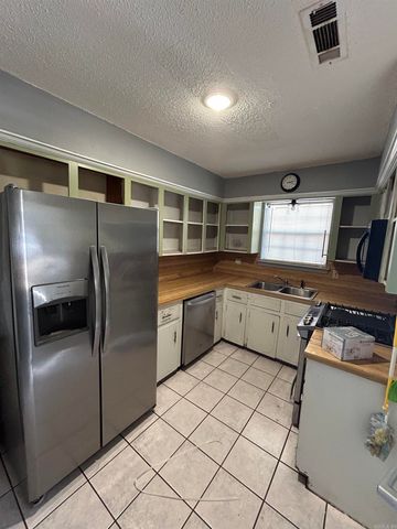 2696 Lakeside Dr Drive, Benton, AR 72019