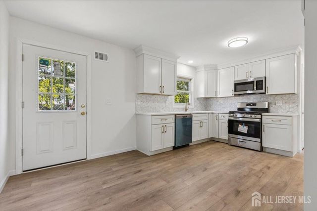 38 Lincoln Avenue, Colonia, NJ 07067