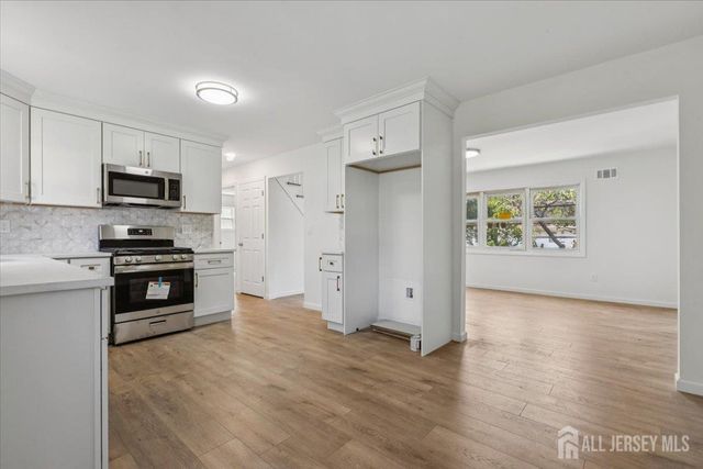 38 Lincoln Avenue, Colonia, NJ 07067