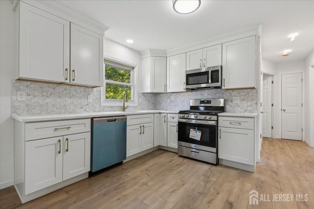 38 Lincoln Avenue, Colonia, NJ 07067