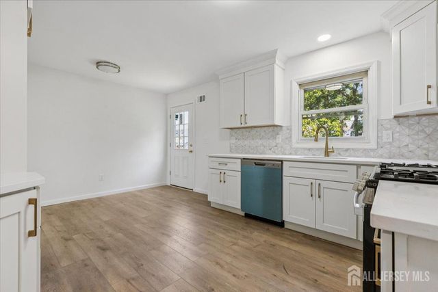 38 Lincoln Avenue, Colonia, NJ 07067