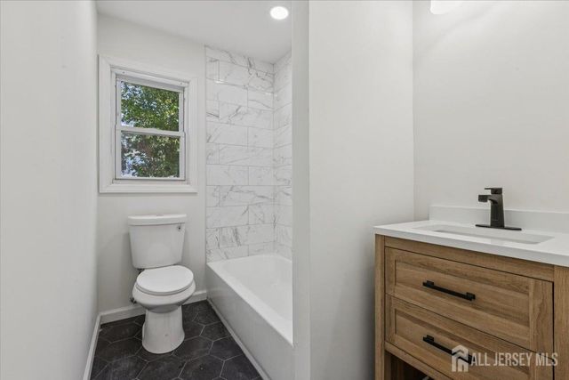 38 Lincoln Avenue, Colonia, NJ 07067