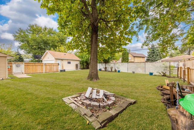 9909 Elm Circle Drive, Oak Lawn, IL 60453