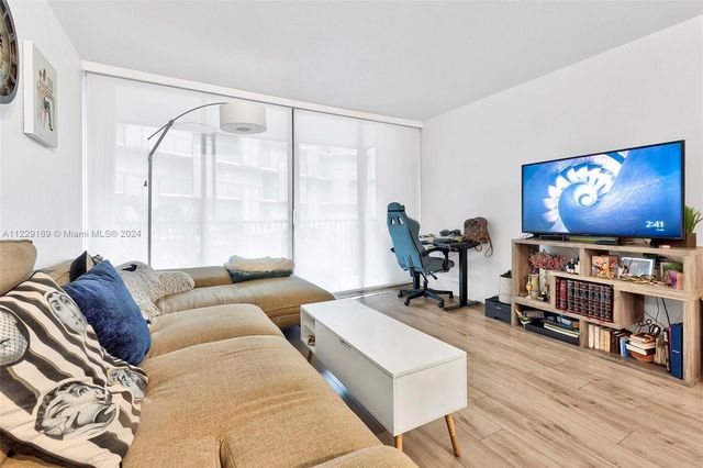 3401 N Country Club Dr 406, Aventura, FL 33180