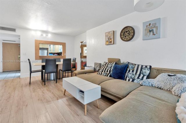 3401 N Country Club Dr 406, Aventura, FL 33180