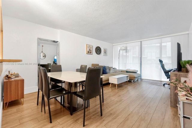 3401 N Country Club Dr 406, Aventura, FL 33180