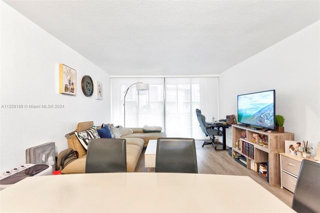 3401 N Country Club Dr 406, Aventura, FL 33180